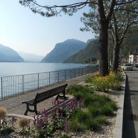 Casa Sul Porto Di Onno * Oliveto Lario